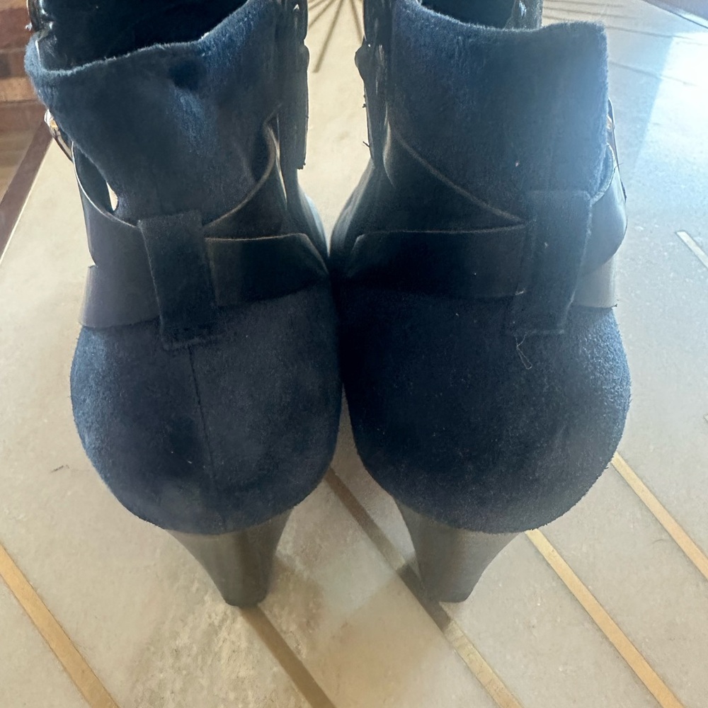 Navy leather Cole Haan size 10 booties suede on back. Like new. - Picture 6 of 8